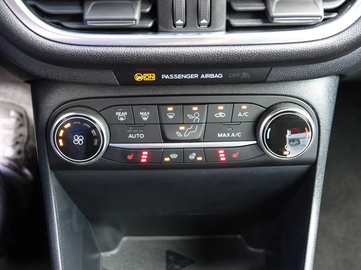 1.0 EcoBoost 125PK Hybrid ST-Line TWO-TONE | WINTERPACK | LMV | CRUISE