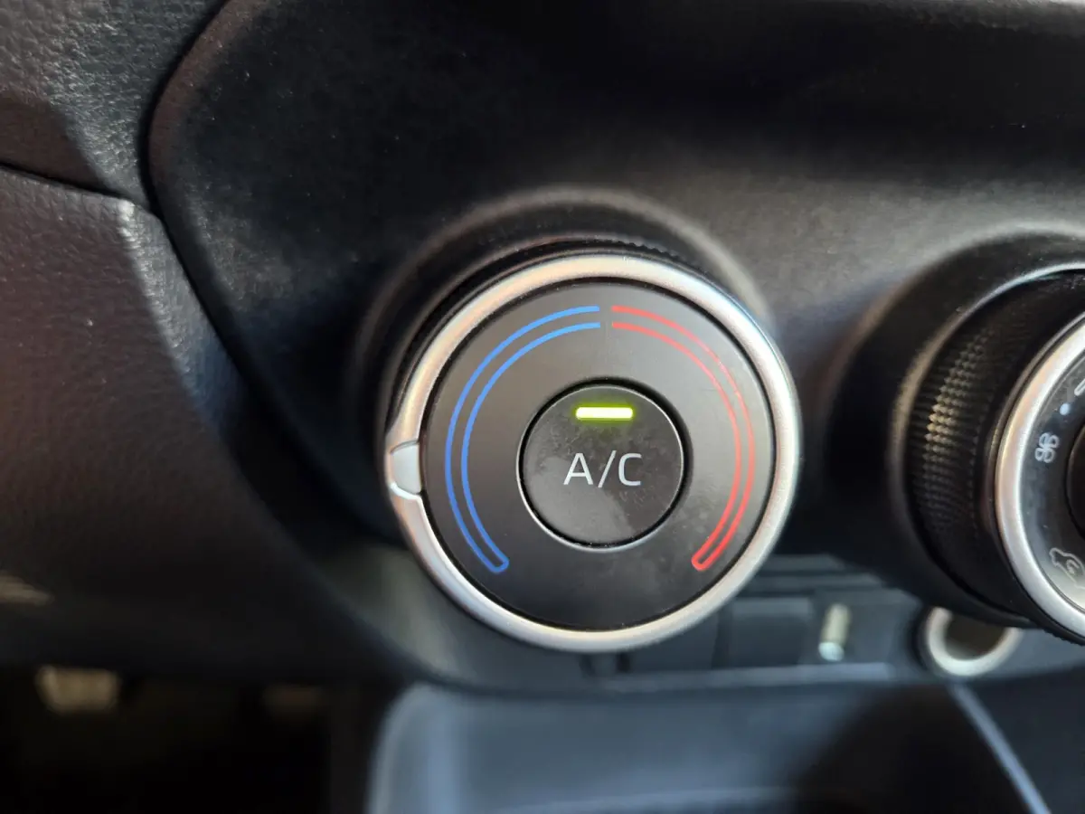 1.0 VVT-i MT play Achteruitrijcamera/ Airco/ Apple Carplay-Android auto/ Rijklaarprijs!