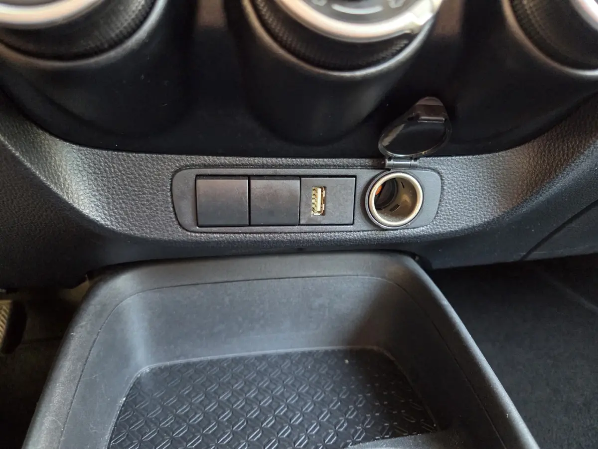 1.0 VVT-i MT play Achteruitrijcamera/ Airco/ Apple Carplay-Android auto/ Rijklaarprijs!