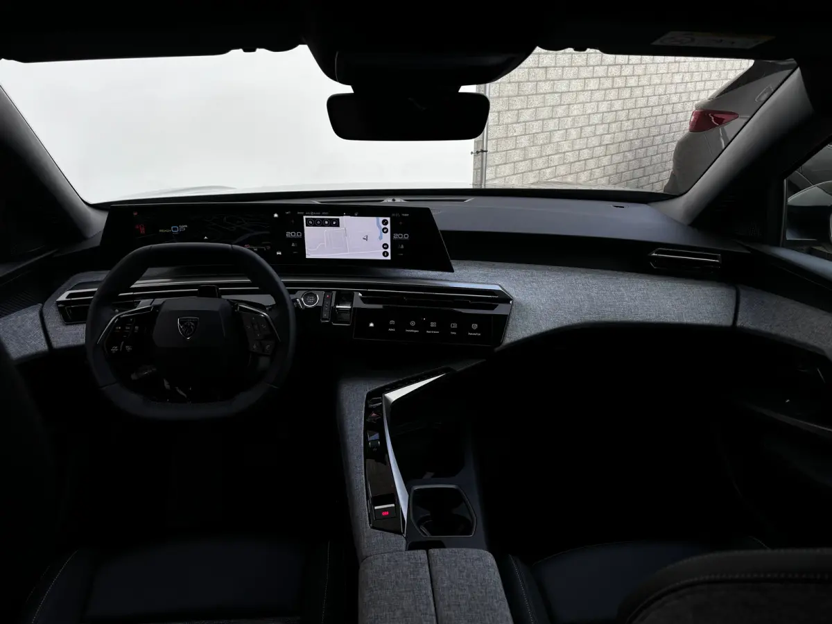 Allure | 360° Vision & Drive Assist Pack | 3de rij: neerklapbare zittingen met Easy access naar derde zitrij | 6 airbags (adaptieve front-, zij- en window-airbags)