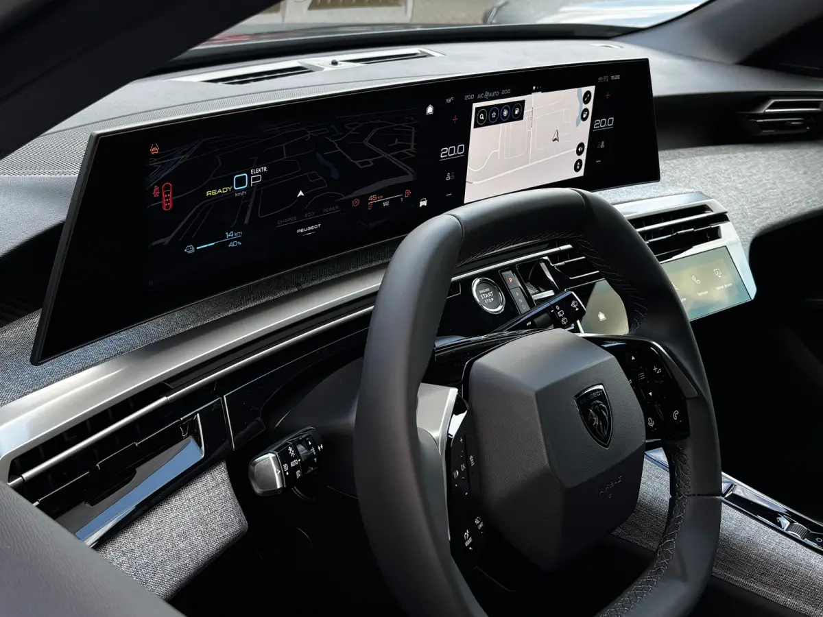 Allure | 360° Vision & Drive Assist Pack | 3de rij: neerklapbare zittingen met Easy access naar derde zitrij | 6 airbags (adaptieve front-, zij- en window-airbags)
