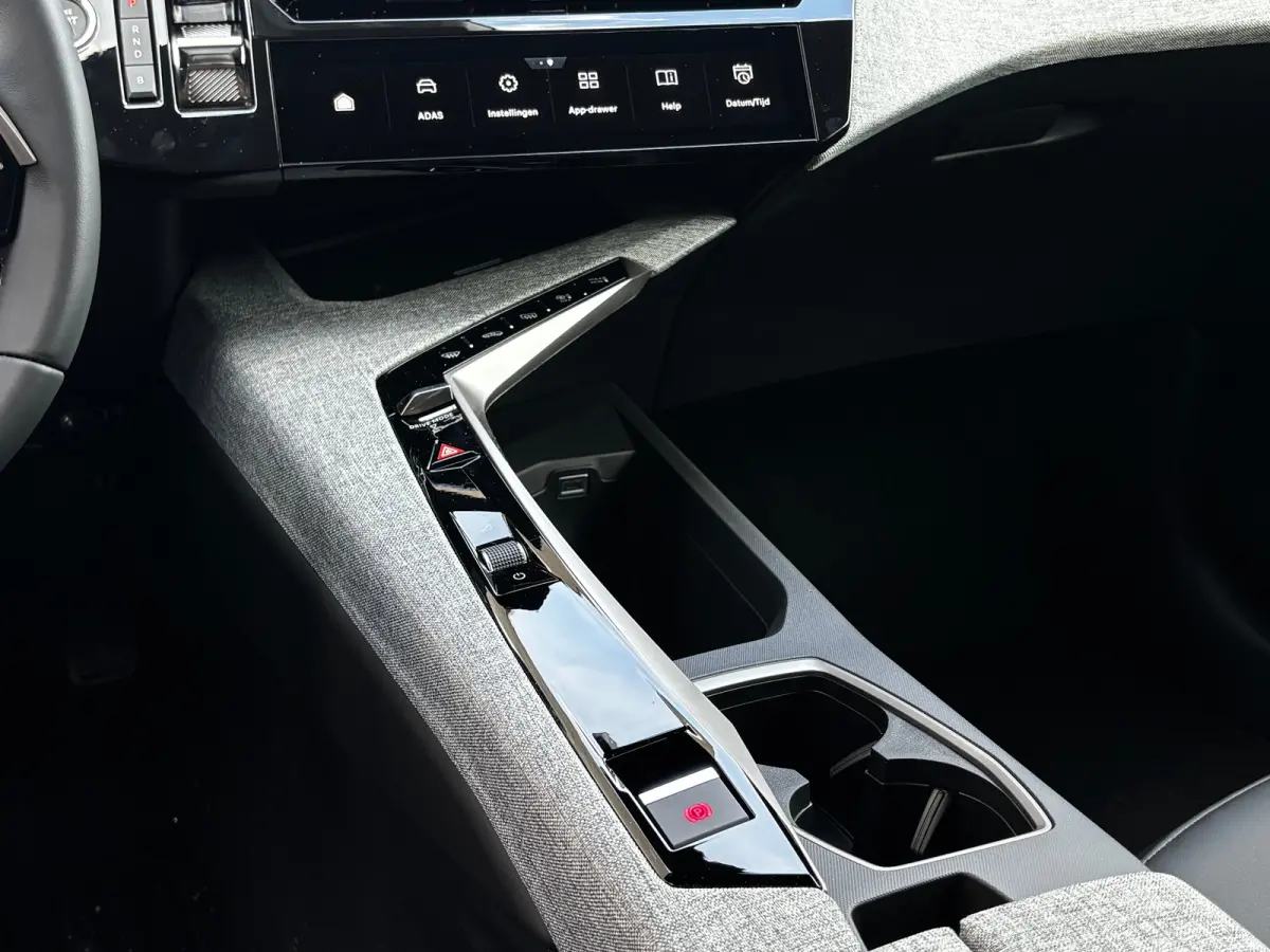 Allure | 360° Vision & Drive Assist Pack | 3de rij: neerklapbare zittingen met Easy access naar derde zitrij | 6 airbags (adaptieve front-, zij- en window-airbags)