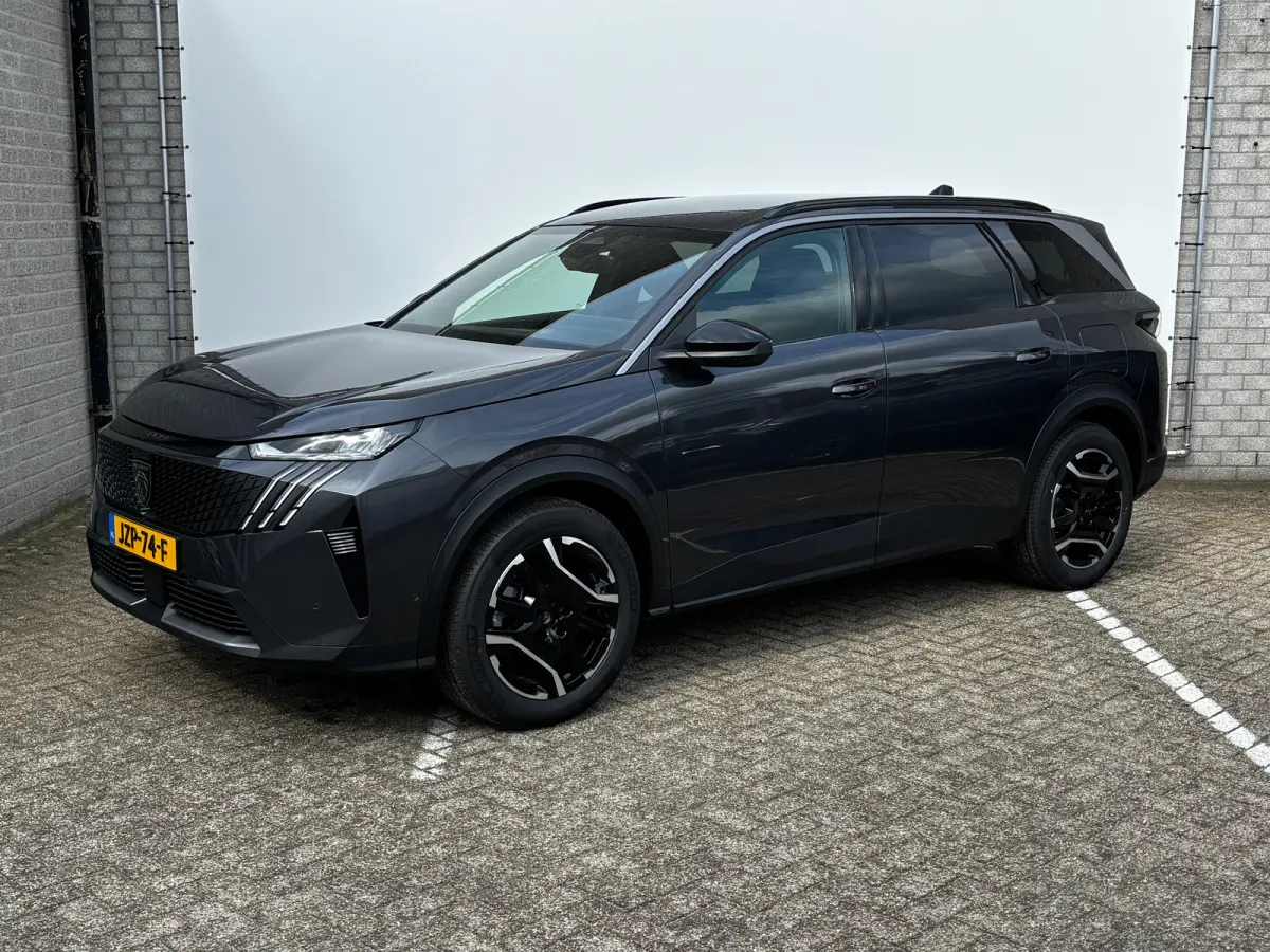 Allure | 360° Vision & Drive Assist Pack | 3de rij: neerklapbare zittingen met Easy access naar derde zitrij | 6 airbags (adaptieve front-, zij- en window-airbags)