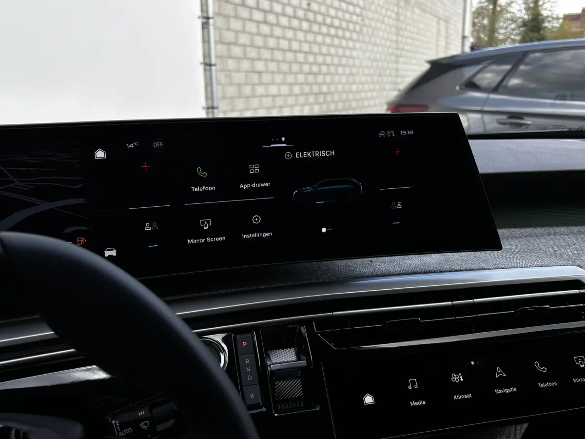 Allure | 360° Vision & Drive Assist Pack | 3de rij: neerklapbare zittingen met Easy access naar derde zitrij | 6 airbags (adaptieve front-, zij- en window-airbags)