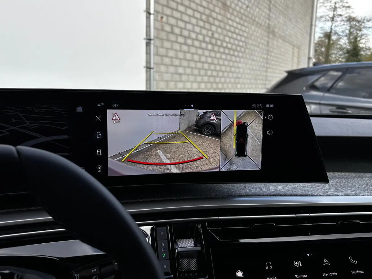 Allure | 360° Vision & Drive Assist Pack | 3de rij: neerklapbare zittingen met Easy access naar derde zitrij | 6 airbags (adaptieve front-, zij- en window-airbags)