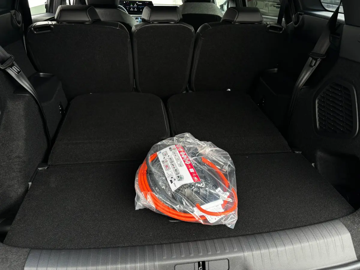 Allure | 360° Vision & Drive Assist Pack | 3de rij: neerklapbare zittingen met Easy access naar derde zitrij | 6 airbags (adaptieve front-, zij- en window-airbags)