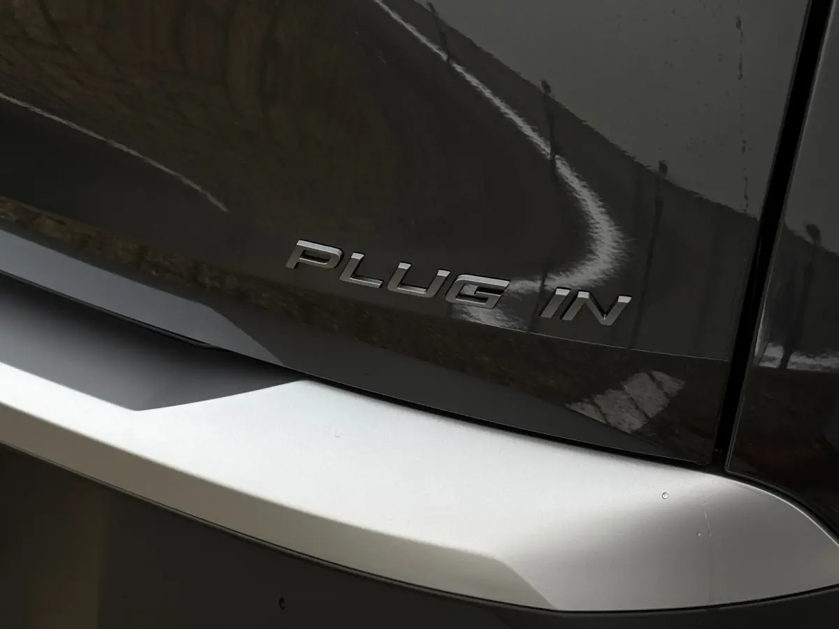 Allure | 360° Vision & Drive Assist Pack | 3de rij: neerklapbare zittingen met Easy access naar derde zitrij | 6 airbags (adaptieve front-, zij- en window-airbags)
