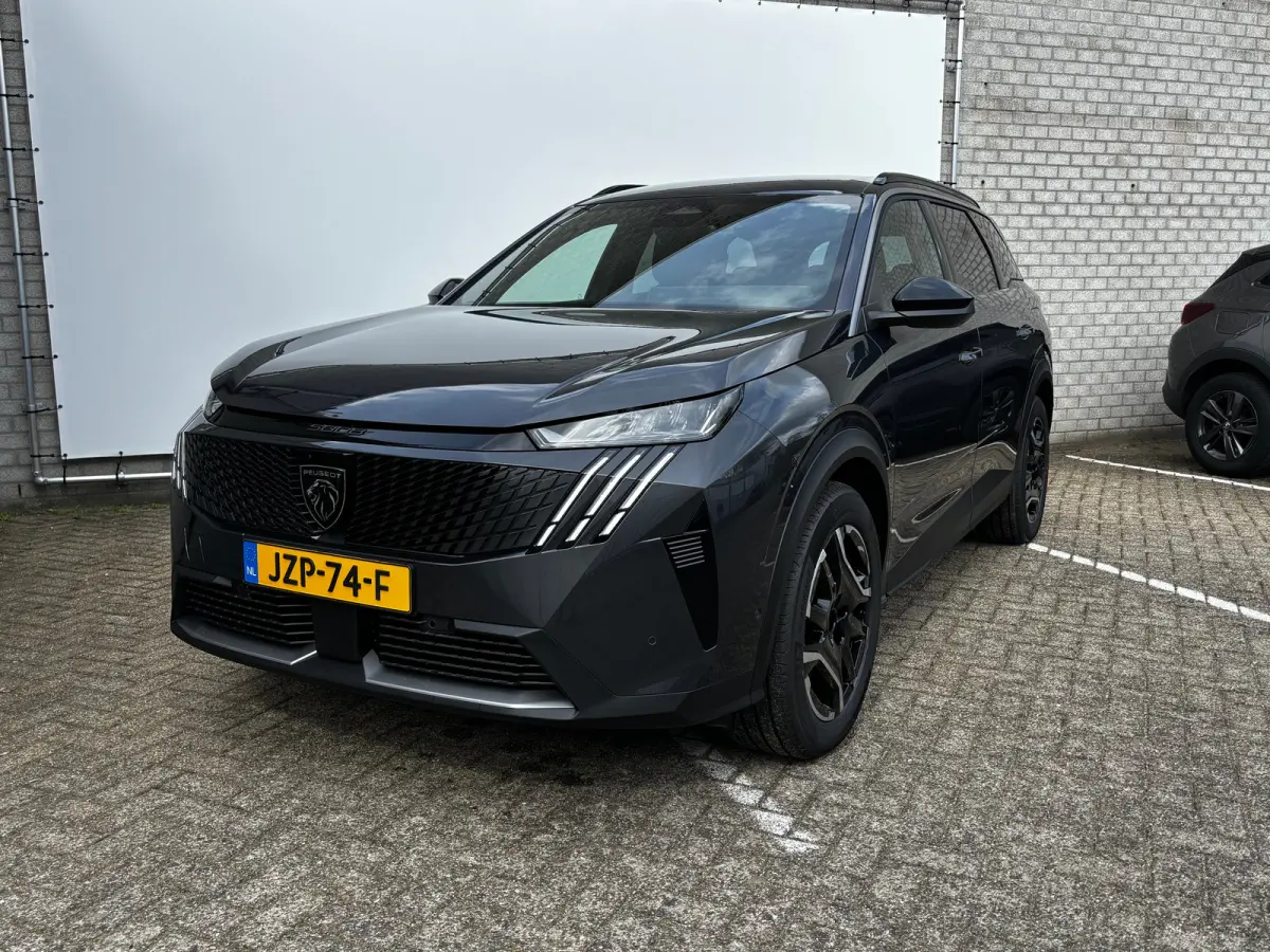 Allure | 360° Vision & Drive Assist Pack | 3de rij: neerklapbare zittingen met Easy access naar derde zitrij | 6 airbags (adaptieve front-, zij- en window-airbags)