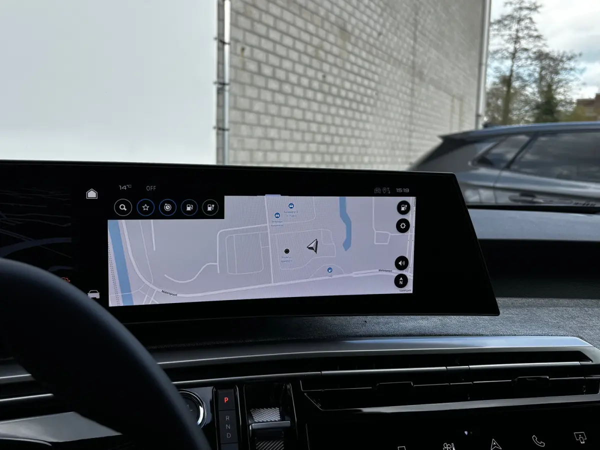 Allure | 360° Vision & Drive Assist Pack | 3de rij: neerklapbare zittingen met Easy access naar derde zitrij | 6 airbags (adaptieve front-, zij- en window-airbags)