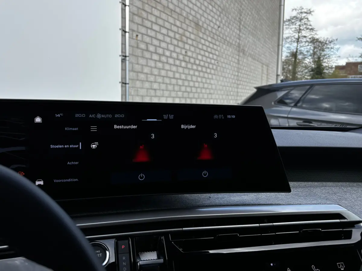 Allure | 360° Vision & Drive Assist Pack | 3de rij: neerklapbare zittingen met Easy access naar derde zitrij | 6 airbags (adaptieve front-, zij- en window-airbags)
