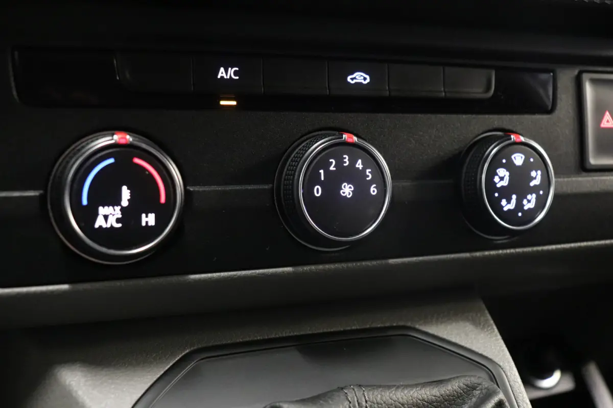 2.0 TDI 150PK Automaat EURO 6 - Airco - Navi - Cruise - € 21.950,- Excl.