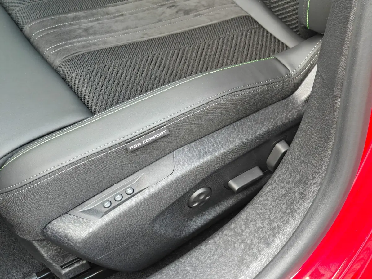 1.6 Plug-in Hybrid 195 GT | 7,4 kW lader | Achteropkomend verkeer waarschuwing | Achteruitrijcamera