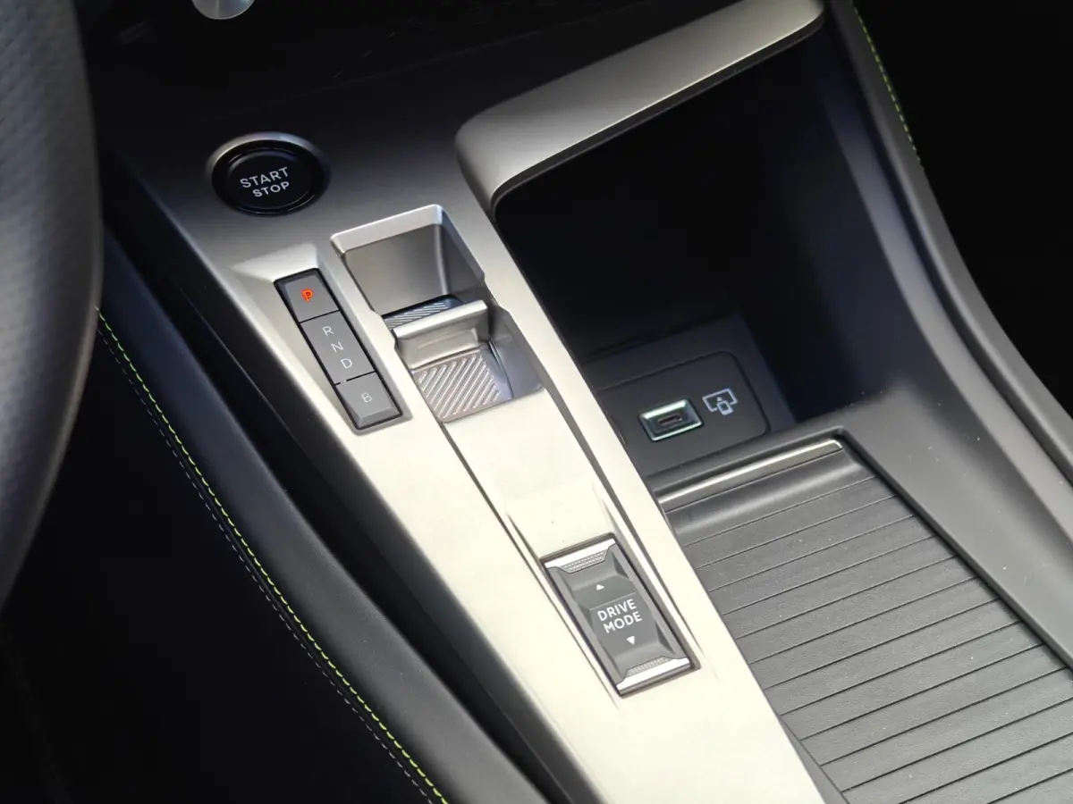 1.6 Plug-in Hybrid 195 GT | 7,4 kW lader | Achteropkomend verkeer waarschuwing | Achteruitrijcamera