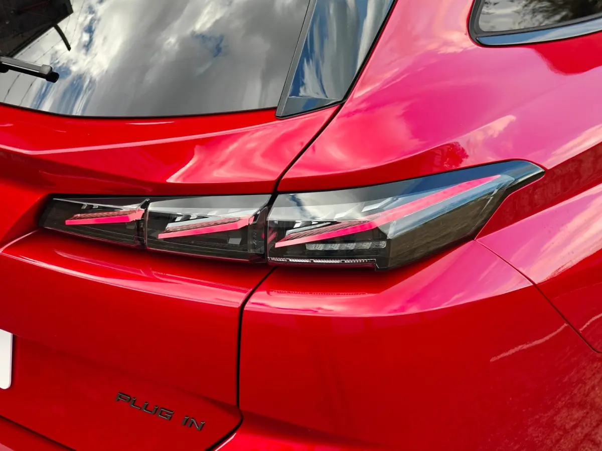 1.6 Plug-in Hybrid 195 GT | 7,4 kW lader | Achteropkomend verkeer waarschuwing | Achteruitrijcamera