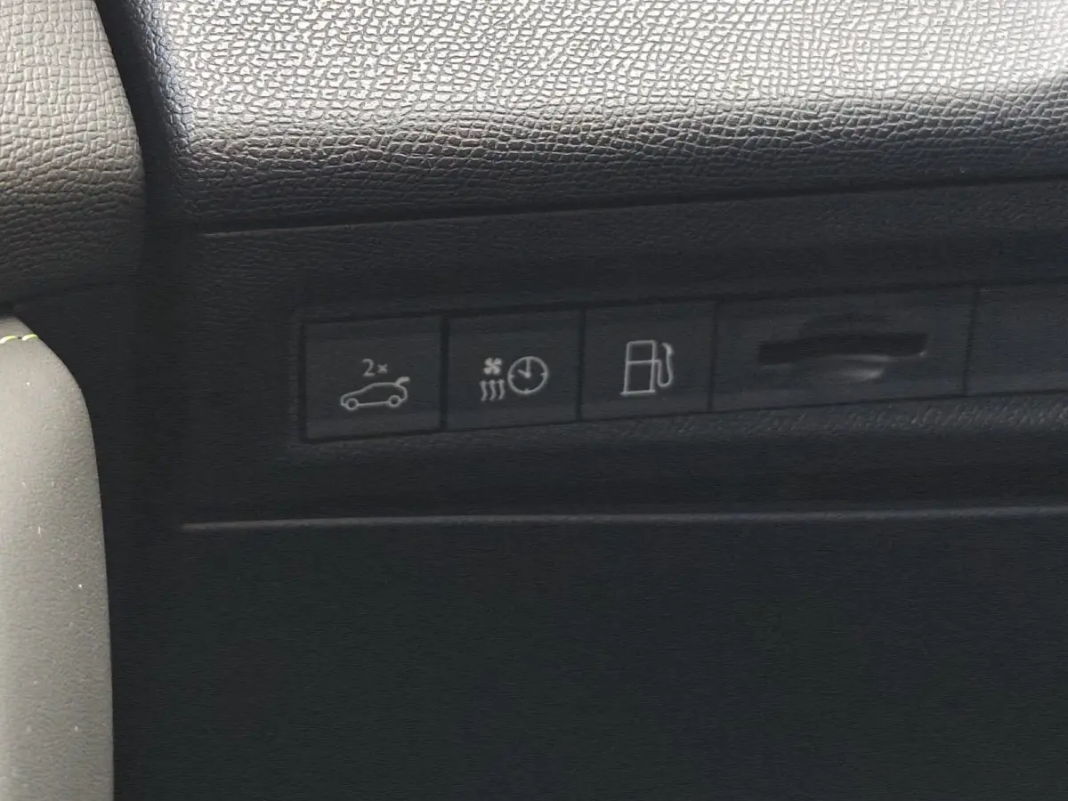 1.6 Plug-in Hybrid 195 GT | 7,4 kW lader | Achteropkomend verkeer waarschuwing | Achteruitrijcamera