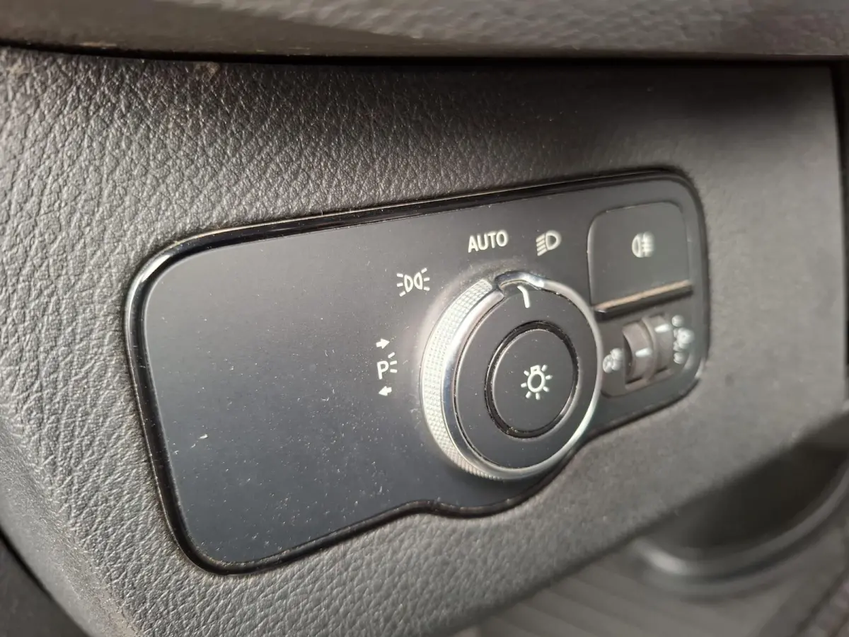 311 2.2 CDI L2H2 AIRCO / CAMERA / 3 ZITS / DEALER ONDERHOUDEN / NAVI