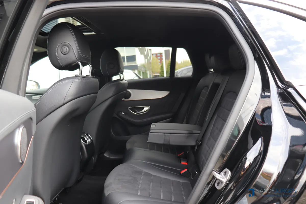 400 4M | AMG Line | SoH 97,3% | Panoramadak Elektr. | LED | Ambiente Verlichting | Parkeer Pakket | Camera | Trekhaak Elektr. | Met Batterijcertificaat