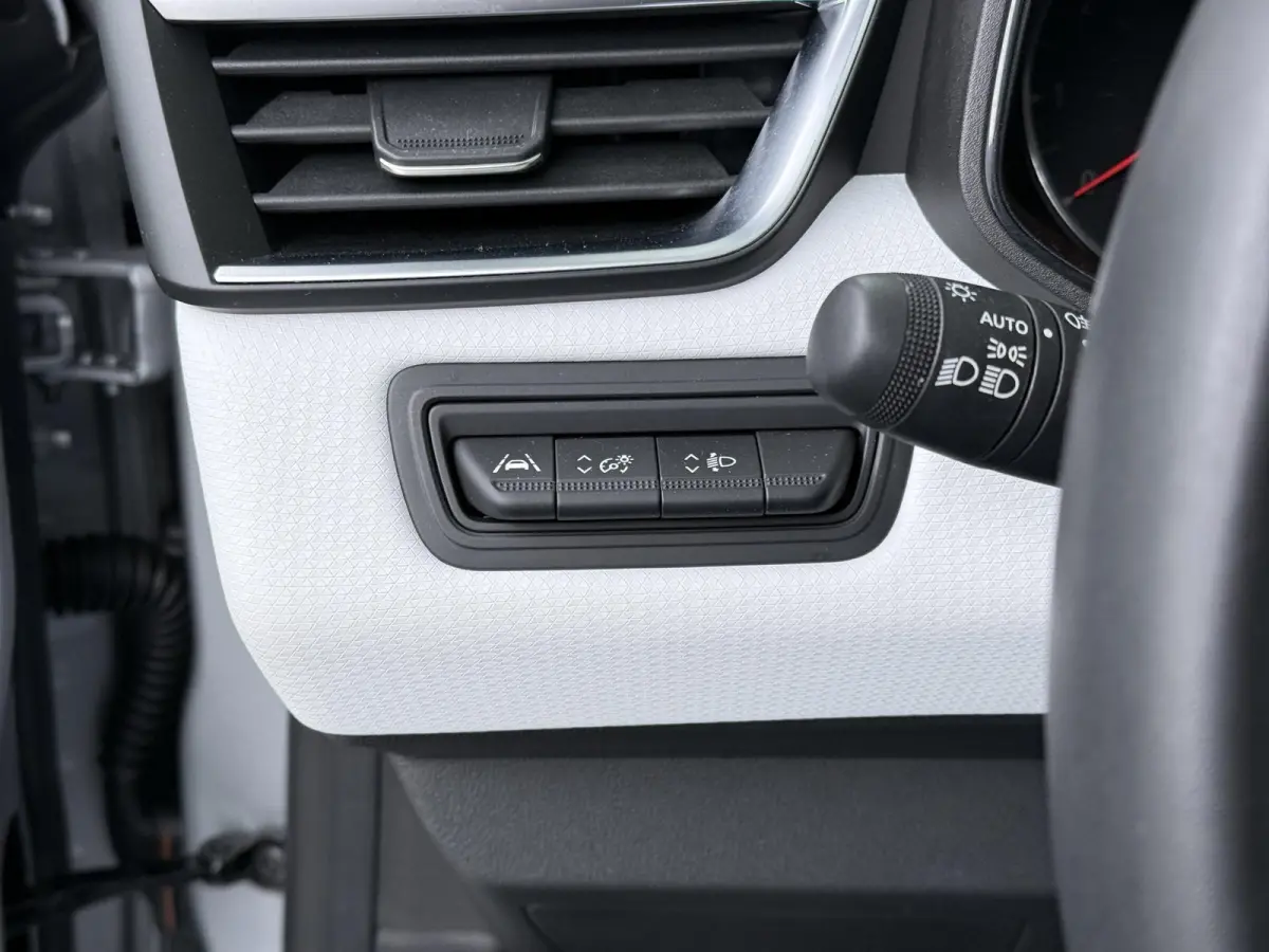 TCe 90 GPF Evolution | Parkeercamera | Navigatie | Airco |