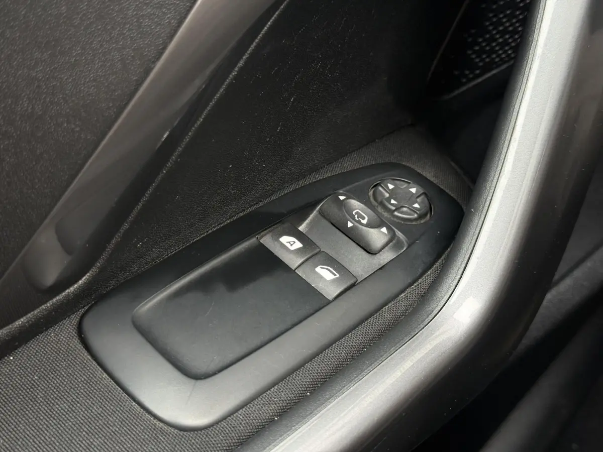 1.2 PureTech Blue Lion 2e Eigenaar|Navi|Pano|Trekhaak|Airco|Cruise|PDC|Carplay|N.A.P|APK tot 05-2027