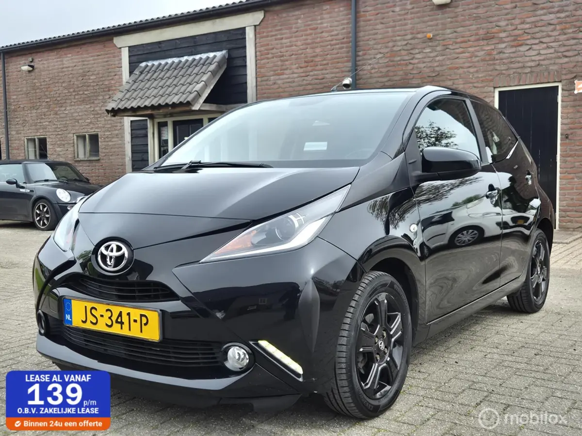 1.0 VVT-i x-play I Camera I CV I Airco I Limiter/Cruise