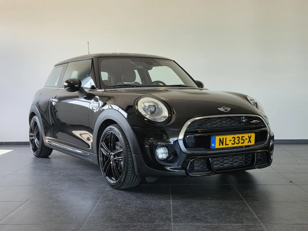 1.5 Kings Cross | Orig. NL | JCW | Keyless | Stoelverwaming | Harman Kardon | 18'' LMV |