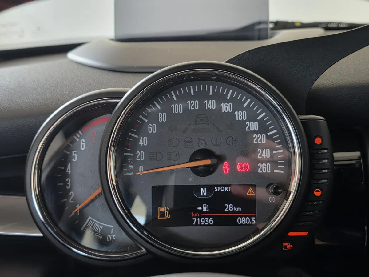 1.5 Kings Cross | Orig. NL | JCW | Keyless | Stoelverwaming | Harman Kardon | 18'' LMV |