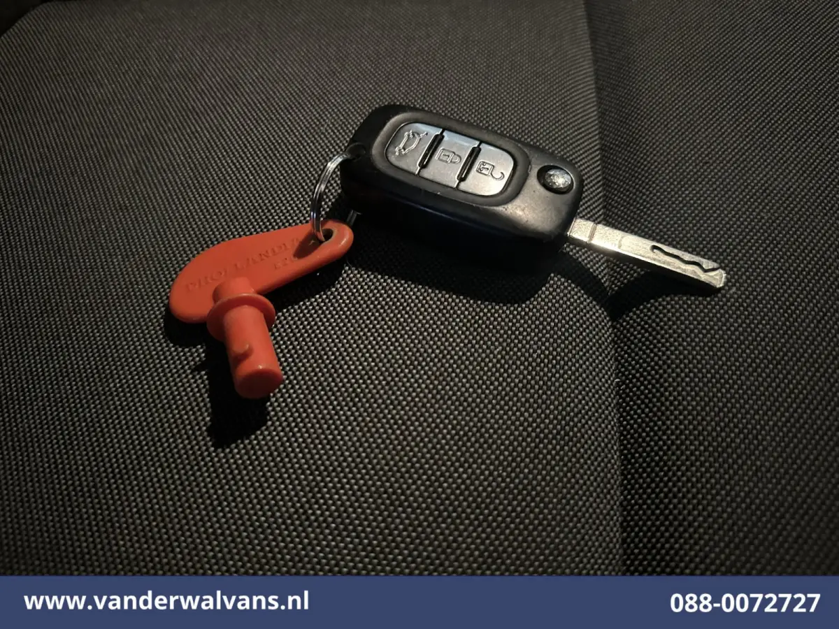 2.3 dCi 146pk Bakwagen 222cm Hoog Laadklep Euro6 Airco | Camera | Navigatie | LED | 983kg Laadvermogen Cruisecontrol, Bijrijdersbank