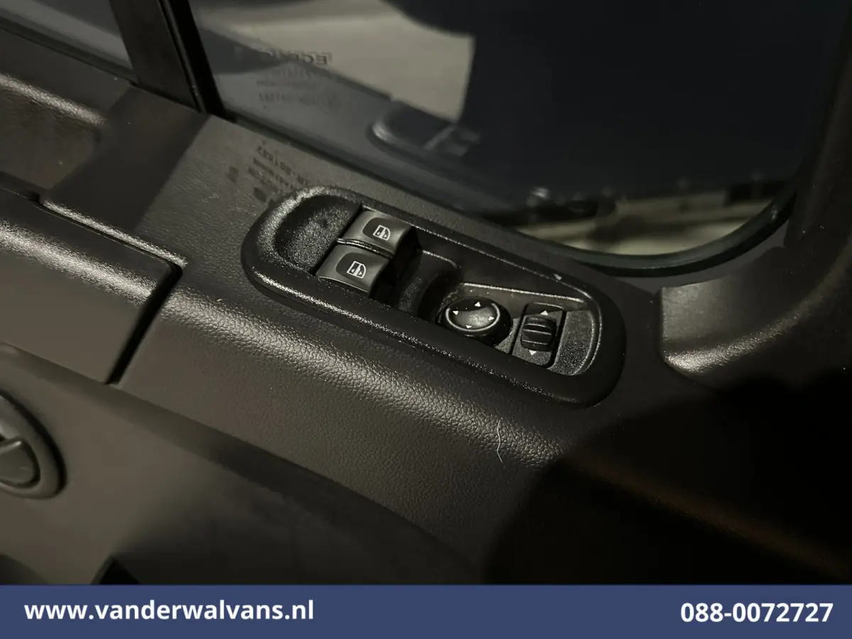 2.3 dCi 146pk Bakwagen 222cm Hoog Laadklep Euro6 Airco | Camera | Navigatie | LED | 983kg Laadvermogen Cruisecontrol, Bijrijdersbank