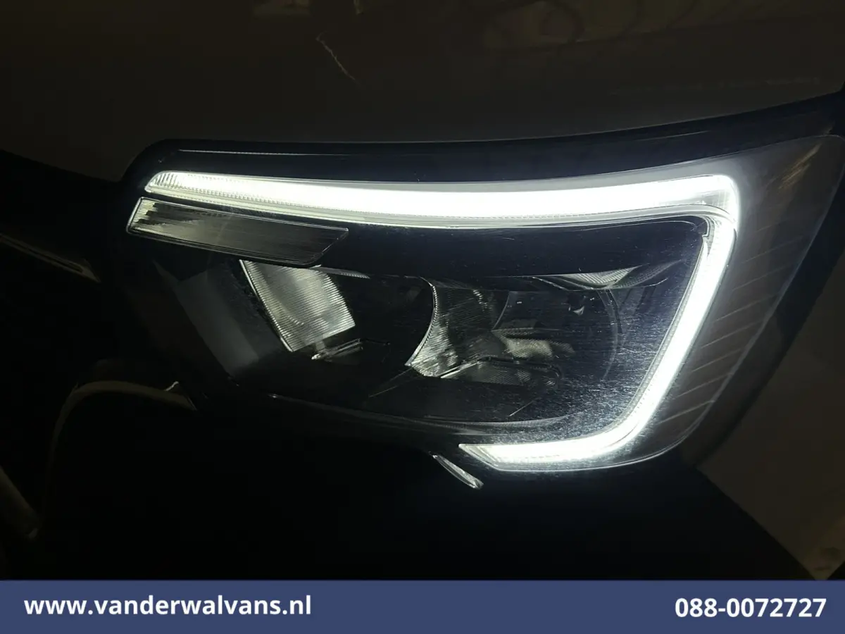 2.3 dCi 146pk Bakwagen 222cm Hoog Laadklep Euro6 Airco | Camera | Navigatie | LED | 983kg Laadvermogen Cruisecontrol, Bijrijdersbank