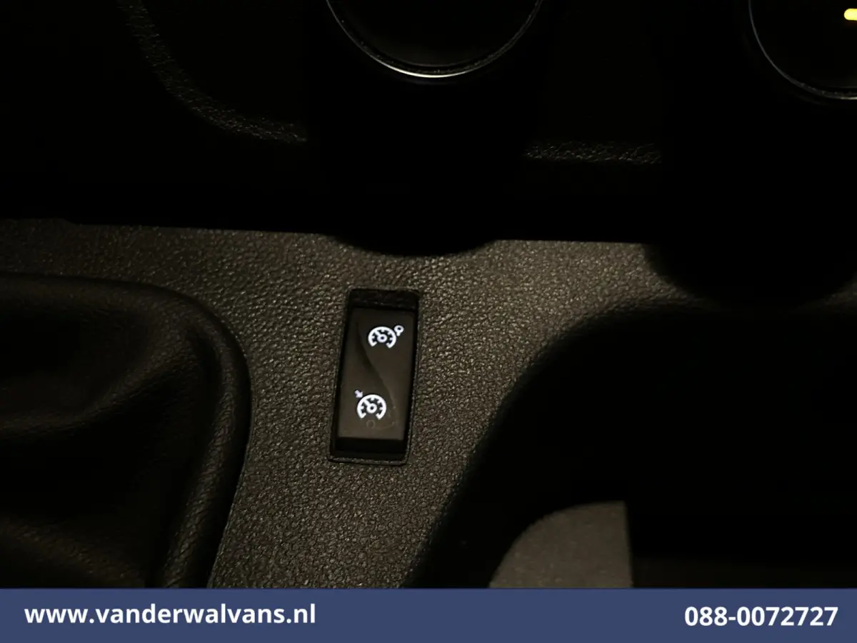 2.3 dCi 146pk Bakwagen 222cm Hoog Laadklep Euro6 Airco | Camera | Navigatie | LED | 983kg Laadvermogen Cruisecontrol, Bijrijdersbank