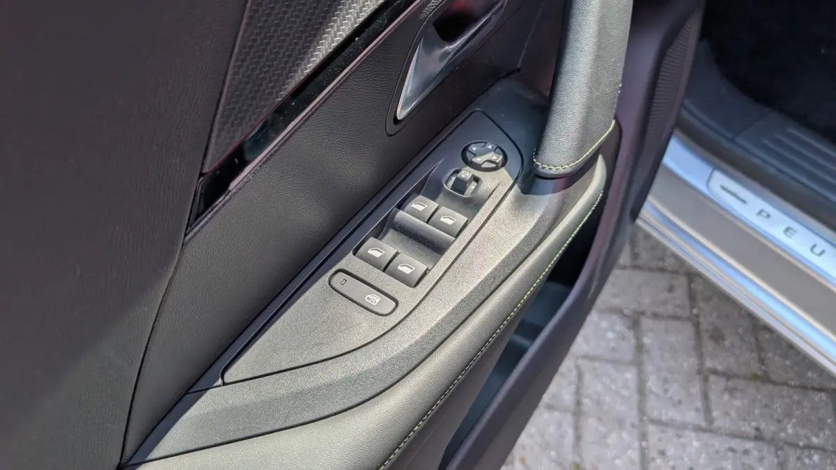 1.2 Turbo GT Pack | Pano-dak | Focal | Alcantara | Navigatie | Climate Control | Adapt. Cruise | | Achteruitrijcamera | Airco (automatisch) | Connected services