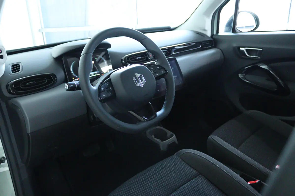 Design 37.3 kWh | €2500,- korting !! | Vanaf €259,- Private Lease per maand ! | Achteruitrijcamera | Cruise control adaptief | Electronic climate controle