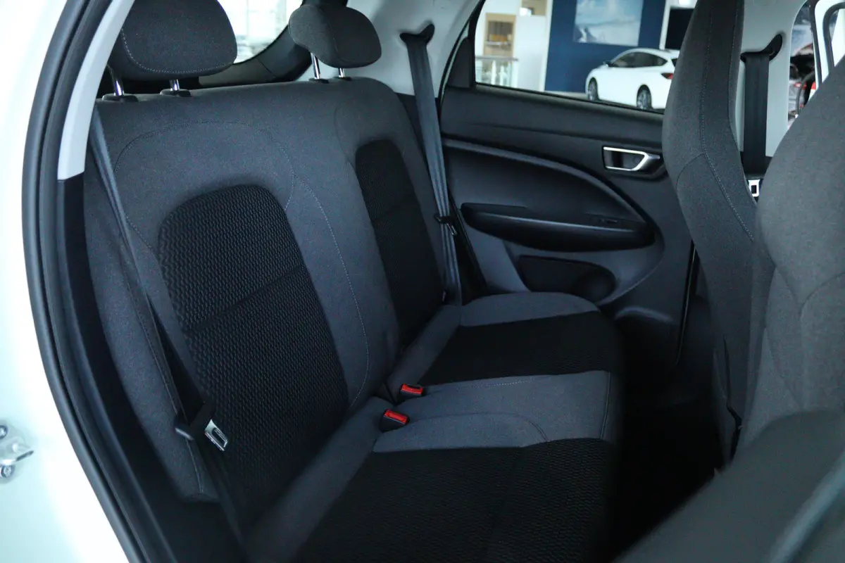 Design 37.3 kWh | €2500,- korting !! | Vanaf €259,- Private Lease per maand ! | Achteruitrijcamera | Cruise control adaptief | Electronic climate controle