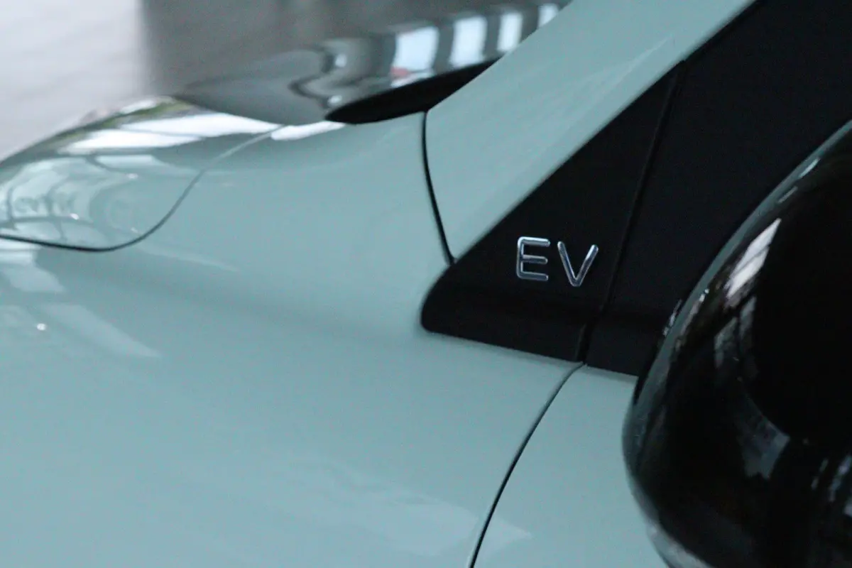 Design 37.3 kWh | €2500,- korting !! | Vanaf €259,- Private Lease per maand ! | Achteruitrijcamera | Cruise control adaptief | Electronic climate controle