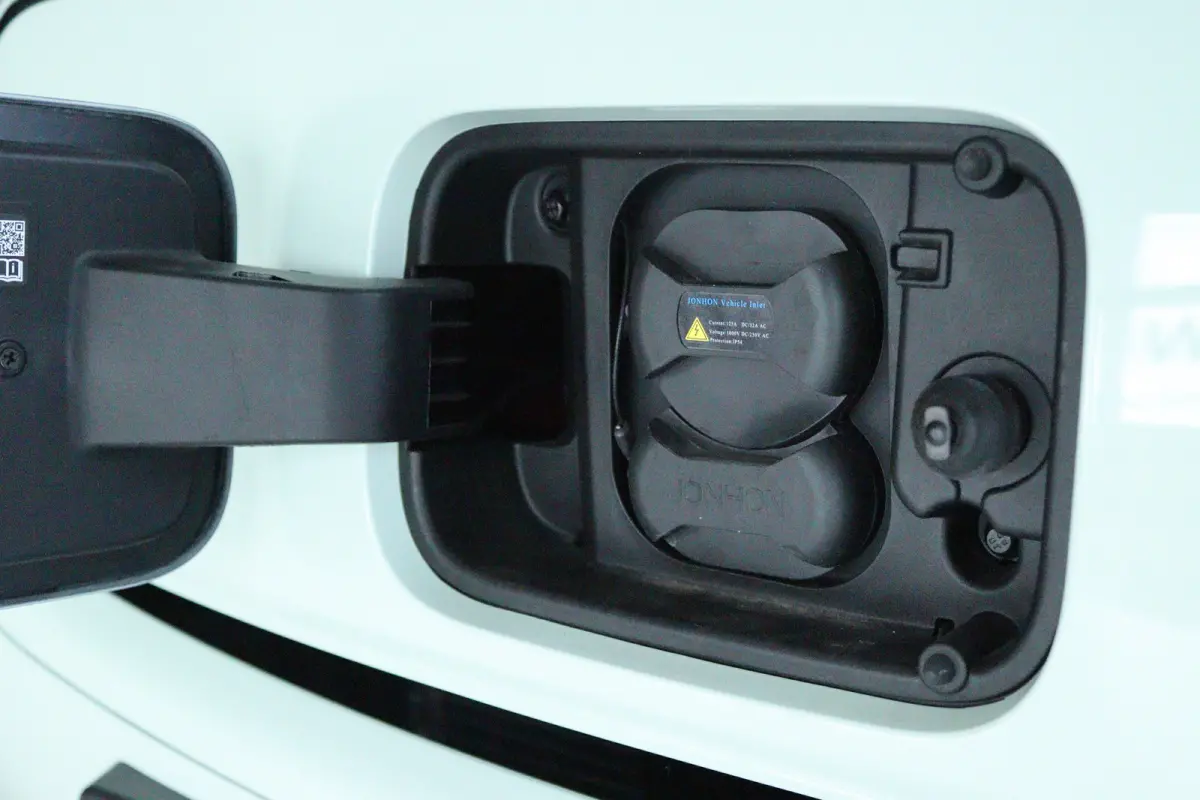 Design 37.3 kWh | €2500,- korting !! | Vanaf €259,- Private Lease per maand ! | Achteruitrijcamera | Cruise control adaptief | Electronic climate controle