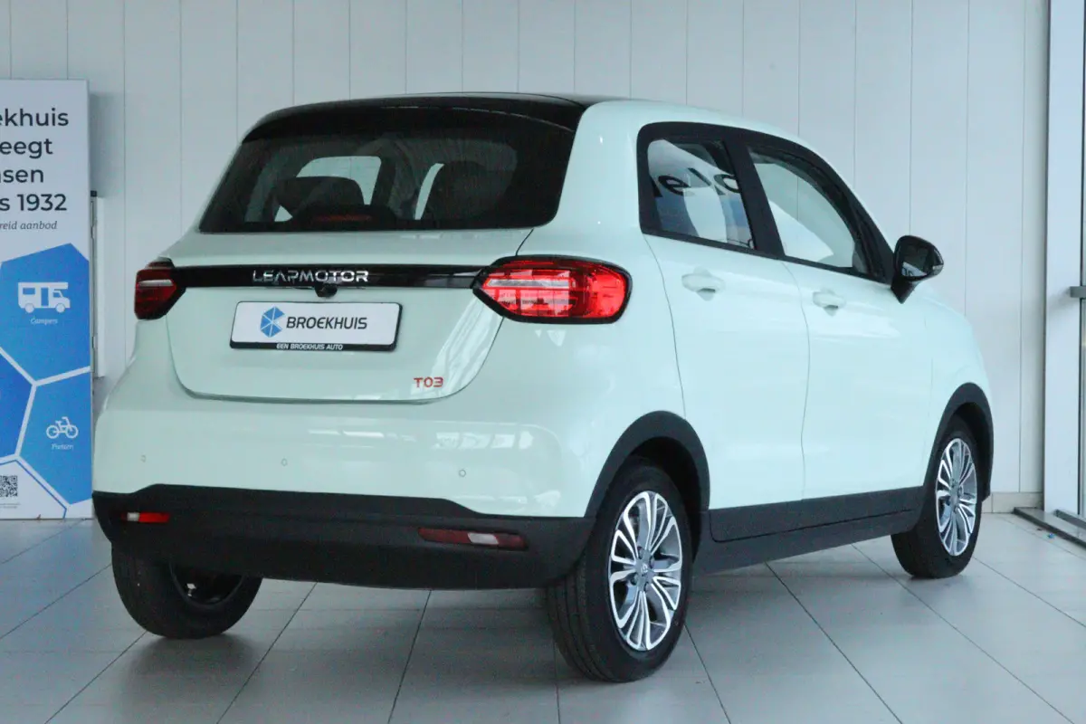 Design 37.3 kWh | €2500,- korting !! | Vanaf €259,- Private Lease per maand ! | Achteruitrijcamera | Cruise control adaptief | Electronic climate controle