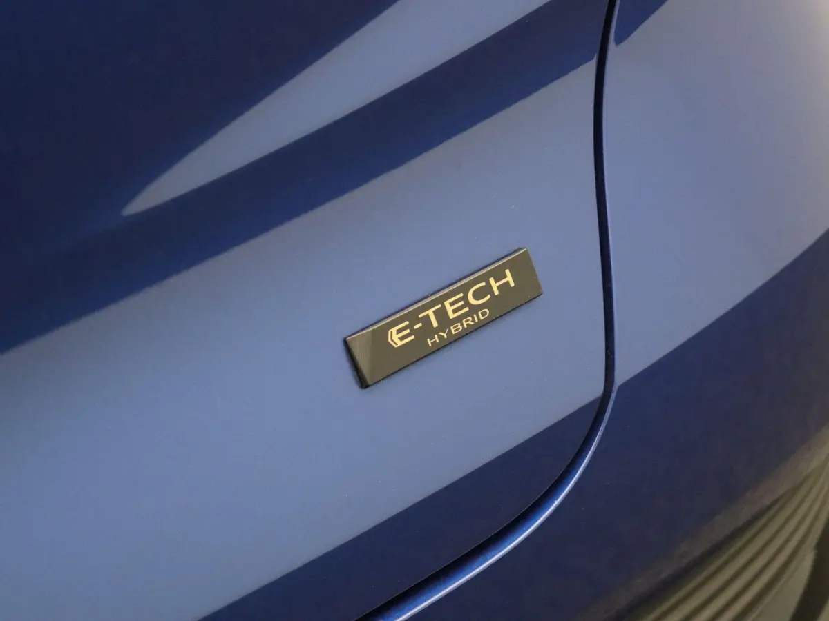 145pk E-Tech full hybrid techno | Adaptive Cruise | Digitale Cockpit | Achteruitrijcamera | Google Navigatie |