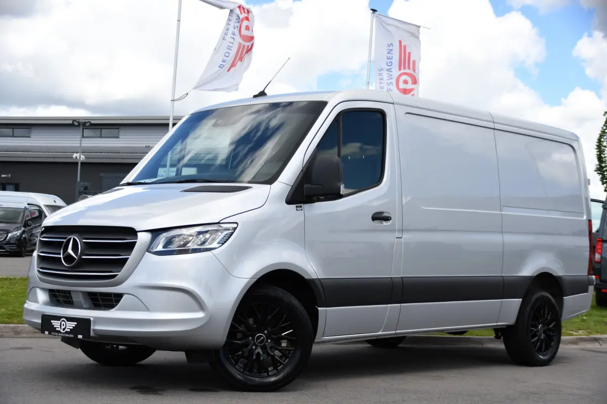 317 1.9 CDI L2H1 RWD PB Edition Cruise, Camera, Carplay, LED, Mbux, Stoelverwarming, 170pk, Automaat, Uniek!