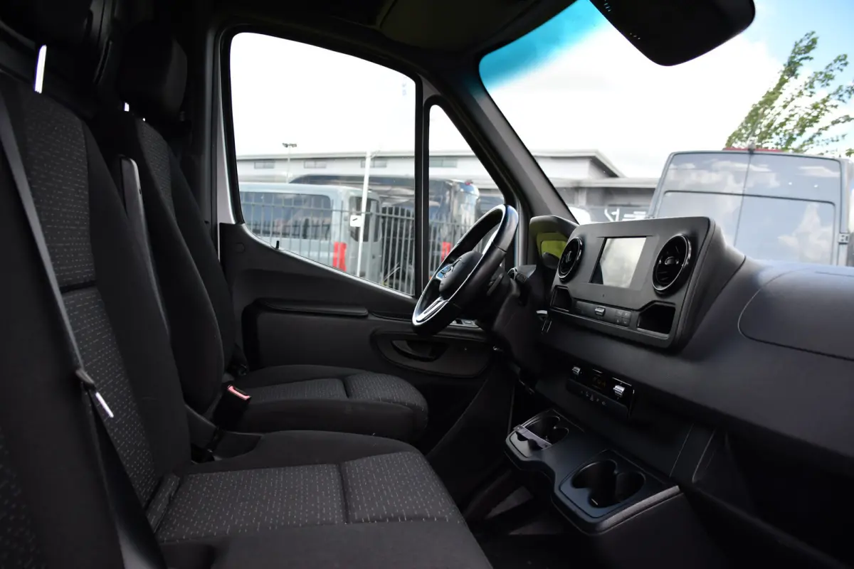 317 1.9 CDI L2H1 RWD PB Edition Cruise, Camera, Carplay, LED, Mbux, Stoelverwarming, 170pk, Automaat, Uniek!