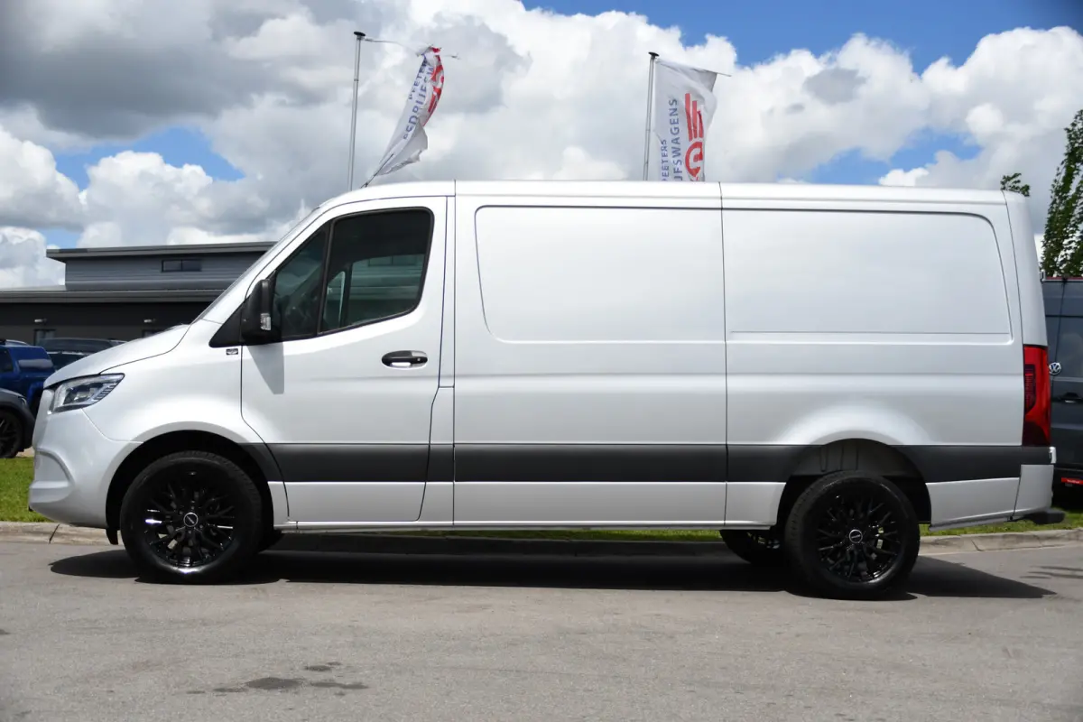317 1.9 CDI L2H1 RWD PB Edition Cruise, Camera, Carplay, LED, Mbux, Stoelverwarming, 170pk, Automaat, Uniek!