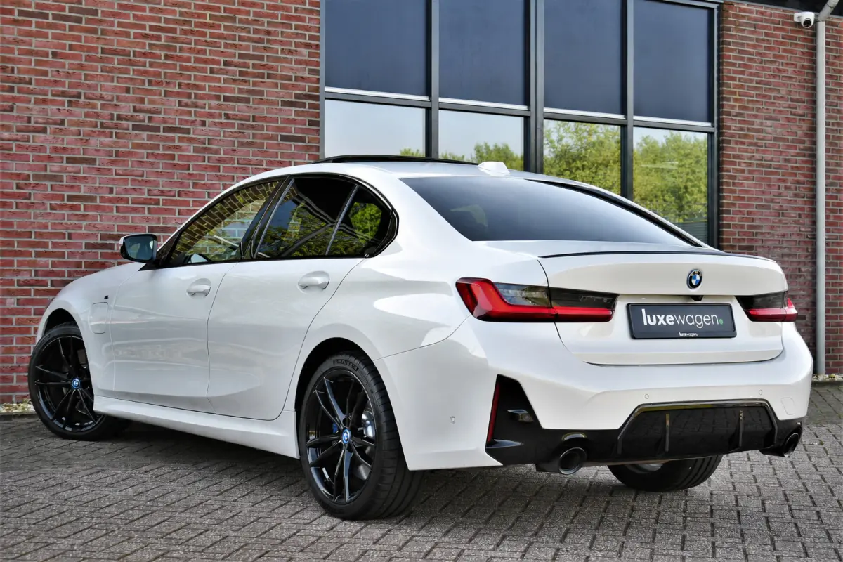 330e xDrive M-Sport Pro Pano M-zetels ACC HUD 19inch El-klep
