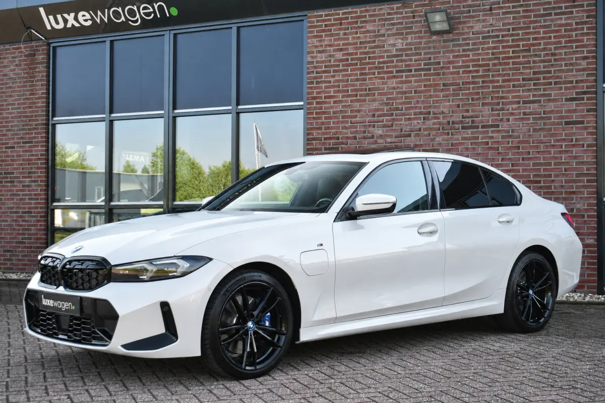330e xDrive M-Sport Pro Pano M-zetels ACC HUD 19inch El-klep