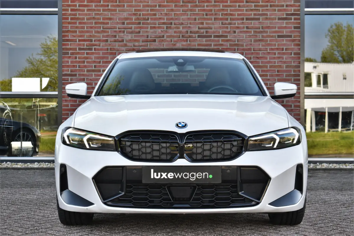 330e xDrive M-Sport Pro Pano M-zetels ACC HUD 19inch El-klep