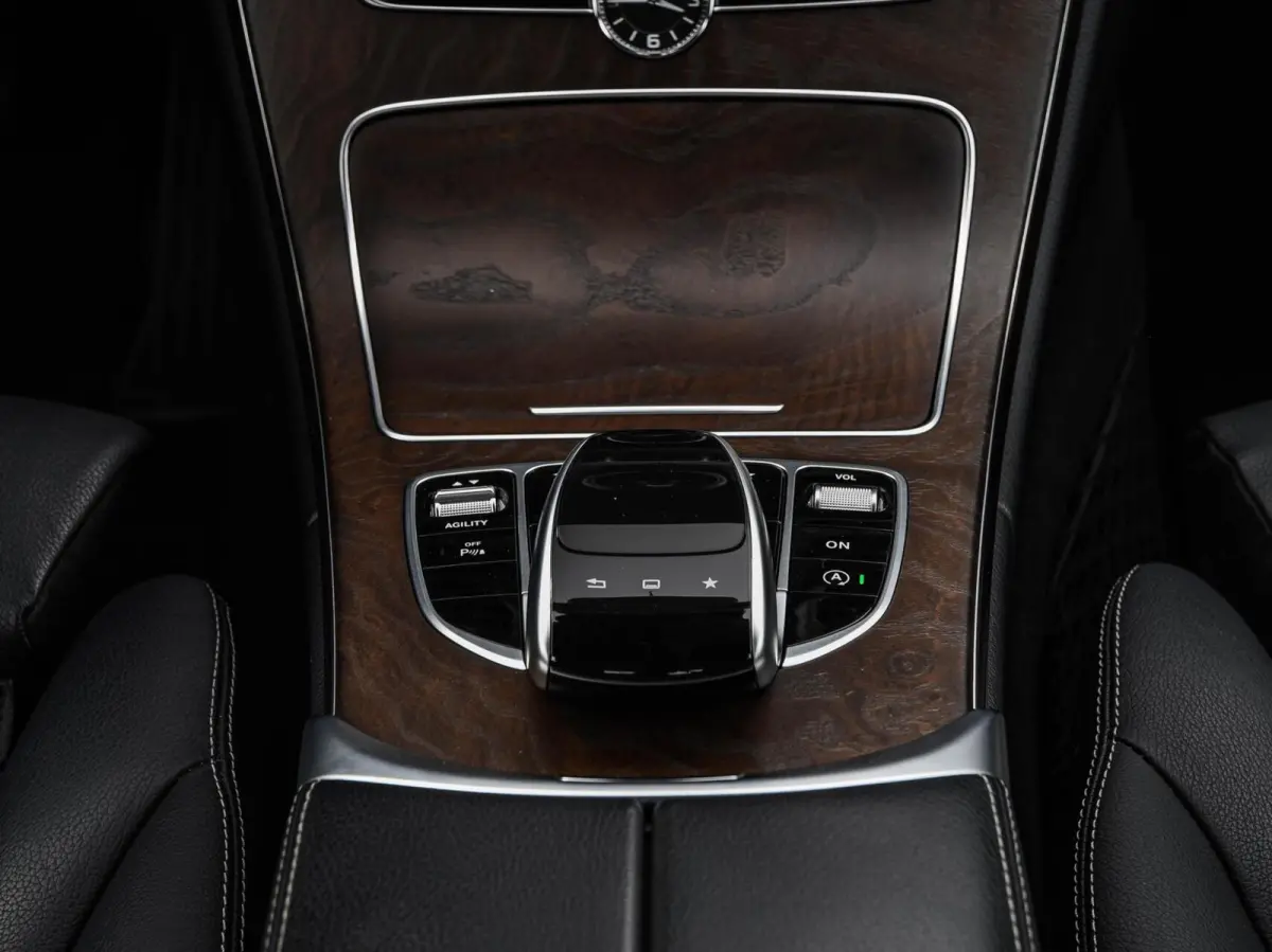 200 Prestige 184 PK Automaat | Trekhaak | LED | Navigatie | Leder | Stoelverwarming |17"