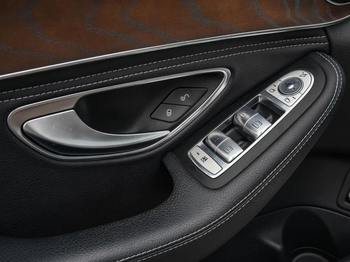 200 Prestige 184 PK Automaat | Trekhaak | LED | Navigatie | Leder | Stoelverwarming |17"