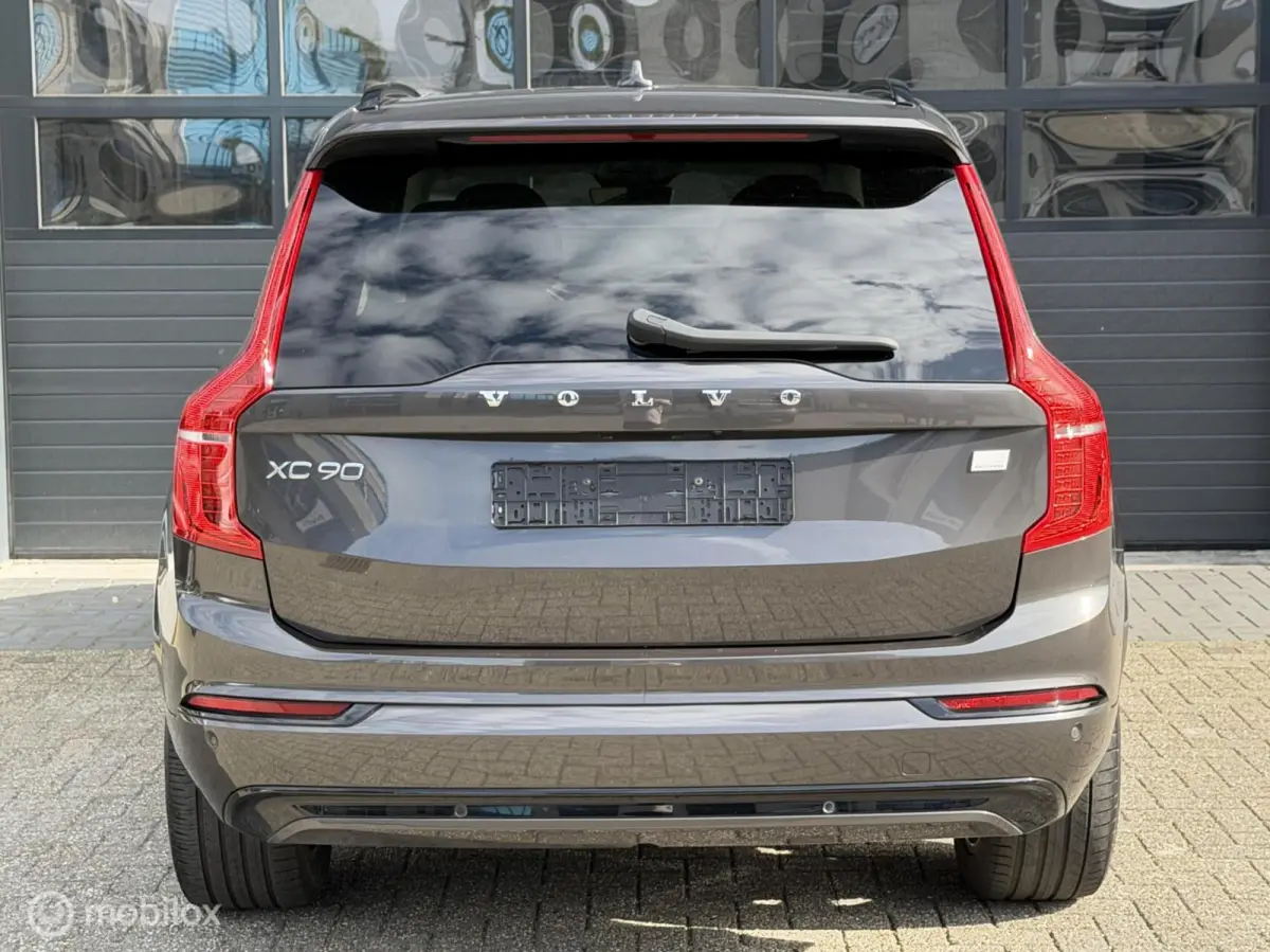 2.0 T8 Recharge AWD Core Dark | Memory | H/K | Trekh