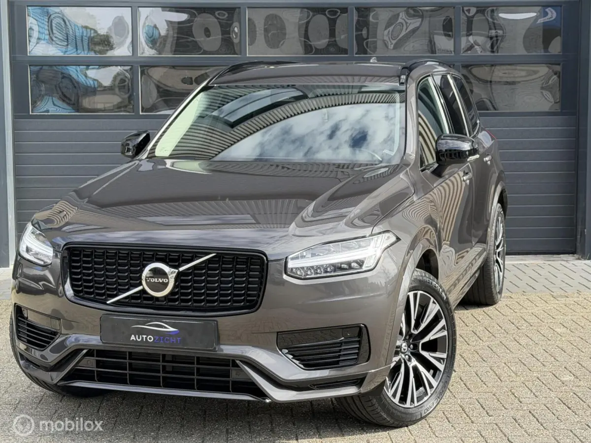 2.0 T8 Recharge AWD Core Dark | Memory | H/K | Trekh