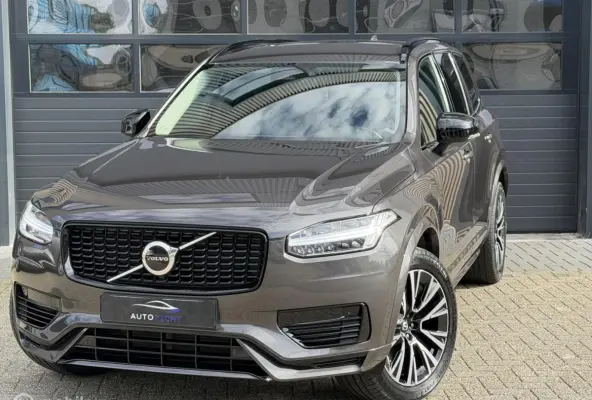 2.0 T8 Recharge AWD Core Dark | Memory | H/K | Trekh