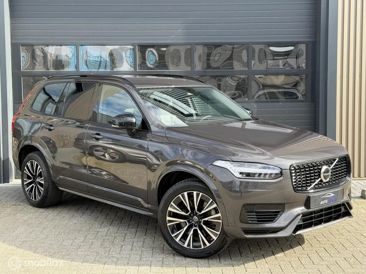 2.0 T8 Recharge AWD Core Dark | Memory | H/K | Trekh