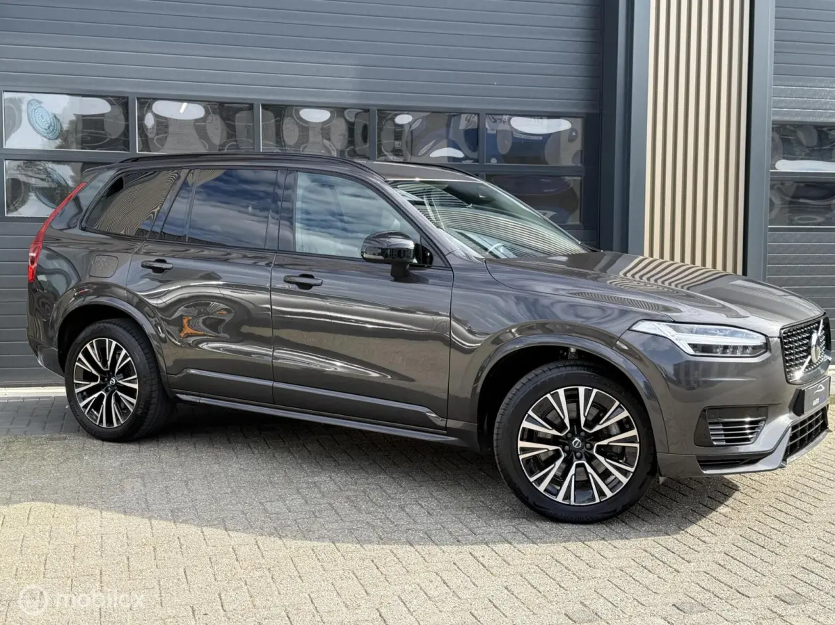 2.0 T8 Recharge AWD Core Dark | Memory | H/K | Trekh